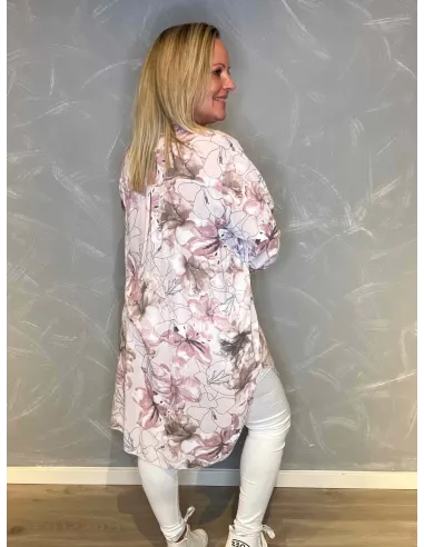 TIPPY skjortekjole rosa blomsterprint model bagfra. TIPPY