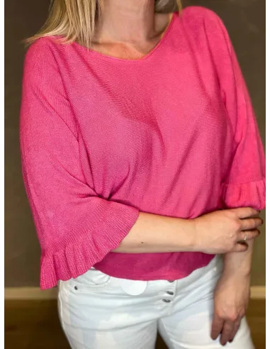 let sommerstrik i pink med klokkeærmer, nærbillede af ærmerne