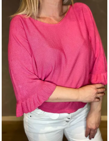 let sommerstrik i pink med klokkeærmer, nærbillede af ærmerne
