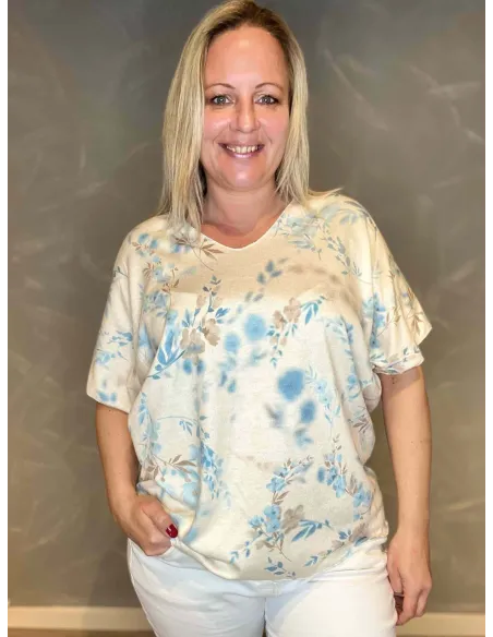 Off white finstrikket bluse i viskose, lana og angora med blå blomster – TIPPY Collection TIPPY