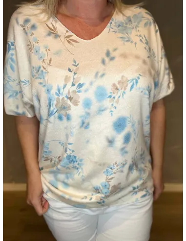 Blåt blomsterprint på off white finstrikket bluse – TIPPY”