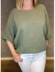 Army grøn bomulds bluse med opsmøgede ærmer, viser den afslappede pasform 2