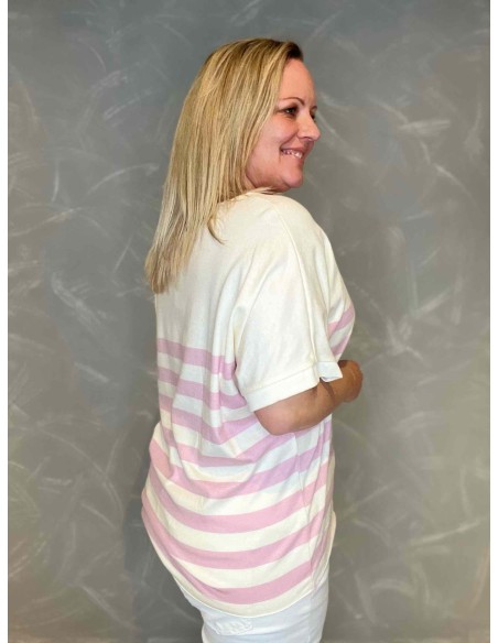 Bagside af hvid og rosa finstrikket bluse til kvinder – TIPPY