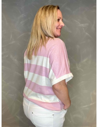Bagside af rosa og hvid finstrikket bluse til kvinder – TIPPY