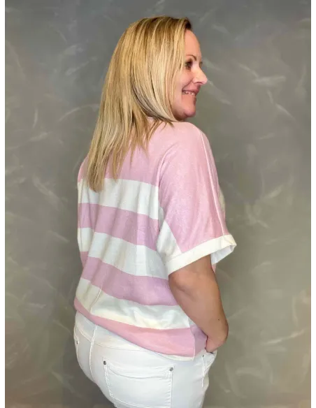 Bagside af rosa og hvid finstrikket bluse til kvinder – TIPPY