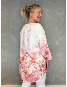 Hvid/rosa blomstret bluse med opsmøgbare ærmer vist forfra 2