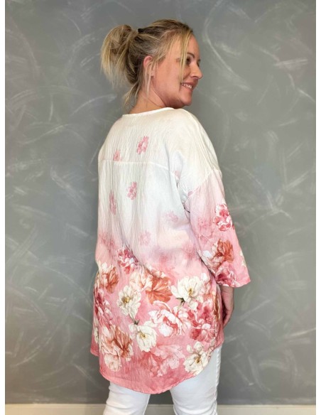Hvid/rosa blomstret bluse med opsmøgbare ærmer vist bagfra