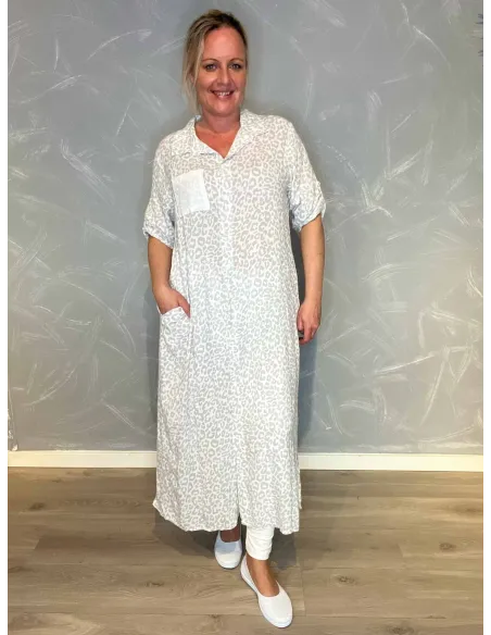 Off white maxi kjole med brunt leopard print vist forfra- TIPPY