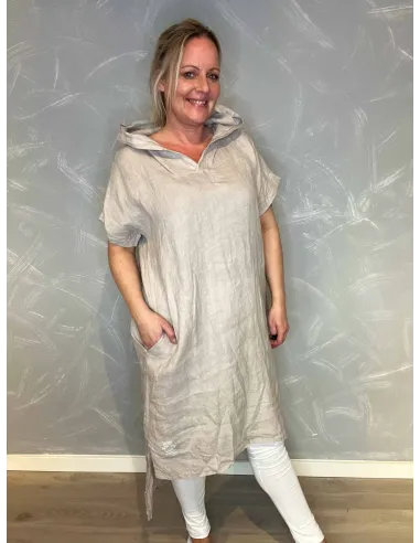 Beige hør kjole med hætte vist forfra