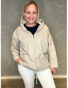 Beige jakke med hætte og lynlås til kvinder – TIPPY Collection