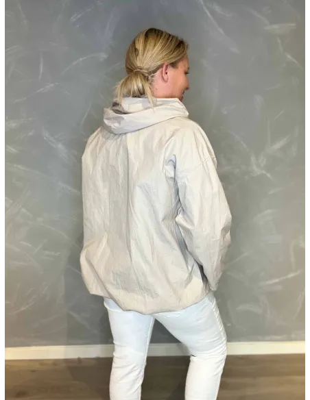 Bagside af beige jakke til kvinder – TIPPY