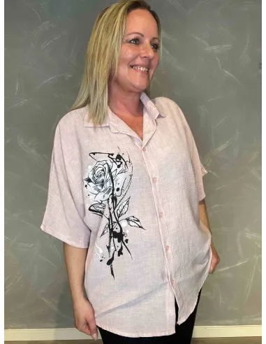 Rosa skjorte med kunstnerisk rose-print, casual pasform med korte ærmer, perfekt til den modne kvinde