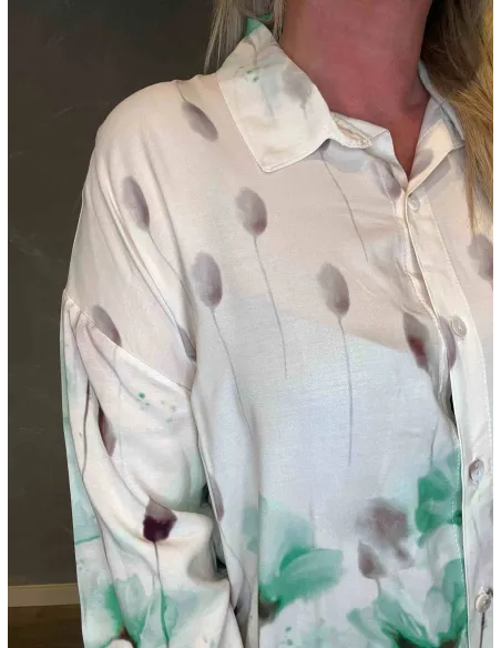 Nærbillede af akvarel blomsterprint med rosa valmuer og blå knopper