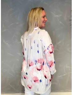 Skjorte med akvarel blomsterprint i rosa og blå nuancer på hvid bund, front 2