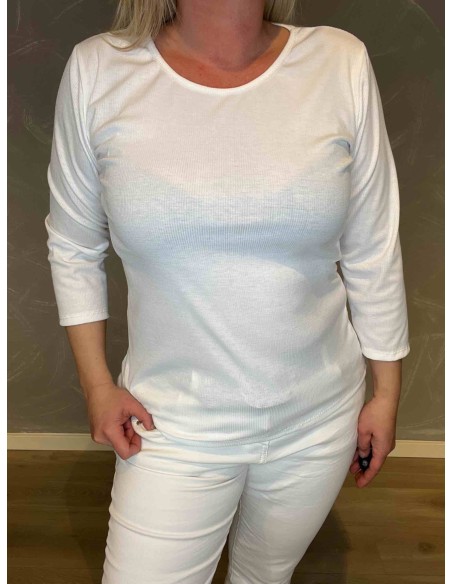 Nærbillede af viskose rib struktur i hvid t-shirt -TIPPY