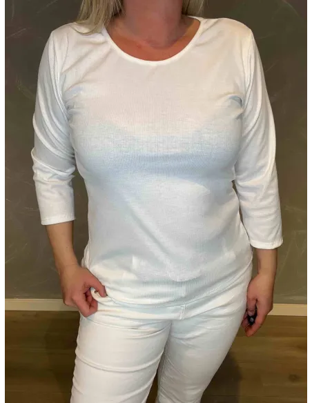 Nærbillede af viskose rib struktur i hvid t-shirt -TIPPY