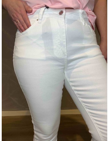 Detaljebillede af lommer og pasform på TIPPY Design jeans"