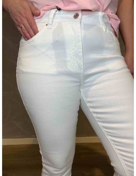 Detaljebillede af lommer og pasform på TIPPY Design jeans"