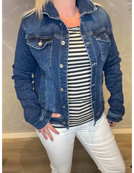 Klassisk cowboy jakke i mørk denim med knapper og brystlommer, perfekt pasform med stretch nærbillede