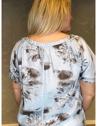 "Bagside af CATWALK blusen, viser det smukke fald og den perfekte pasform"