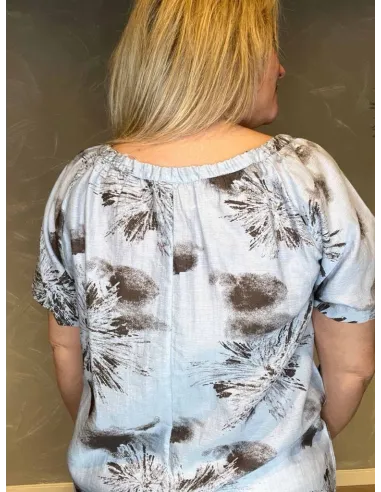"Bagside af CATWALK blusen, viser det smukke fald og den perfekte pasform"