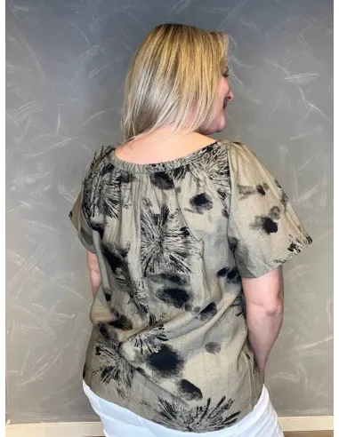 "Bagside af CATWALK blusen, viser det smukke fald og den perfekte pasform"