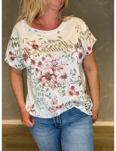 "Snøredetalje i bunden og korte ærmer på sommerlig t-shirt"