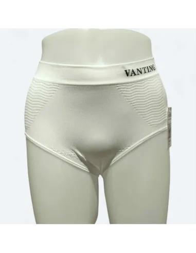 detalje af formgivende struktur og taljekant på hvid trusse – Vanting