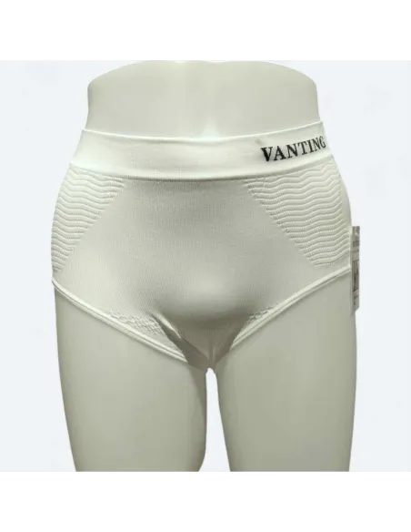 detalje af formgivende struktur og taljekant på hvid trusse – Vanting