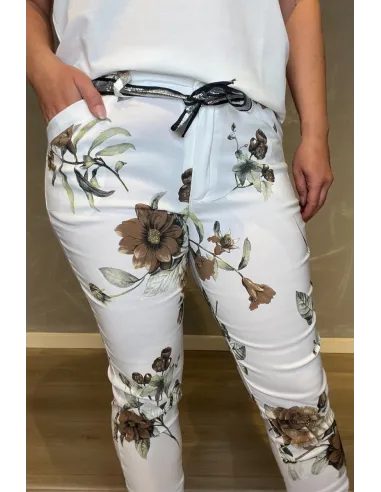 Nærbillede af blomsterprint og materialestruktur