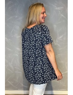 Navy bluse med blomsterprint og 3 pynteknapper 2