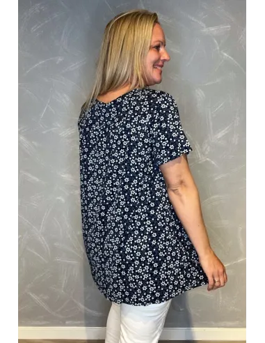 Navy bluse med blomsterprint og 3 pynteknapper