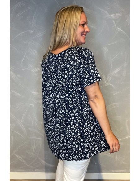 Navy bluse med blomsterprint og 3 pynteknapper