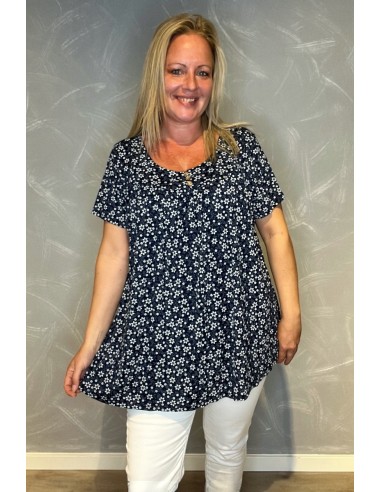 Navy bluse med blomsterprint og 3 pynteknapper