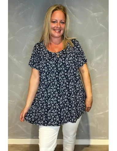 Navy bluse med blomsterprint og 3 pynteknapper
