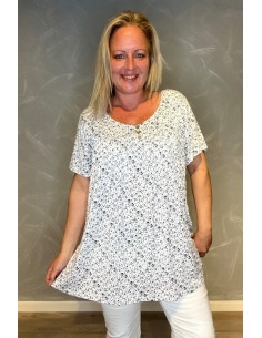 Hvid bluse med blomsterprint og 3 pynteknapper