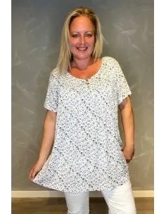 Hvid bluse med blomsterprint og 3 pynteknapper