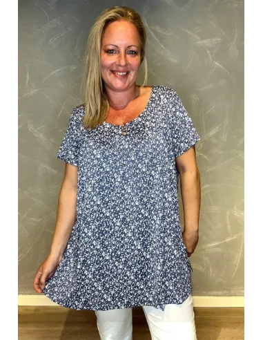 Jeans blå bluse med små blomster og 3 pynteknapper