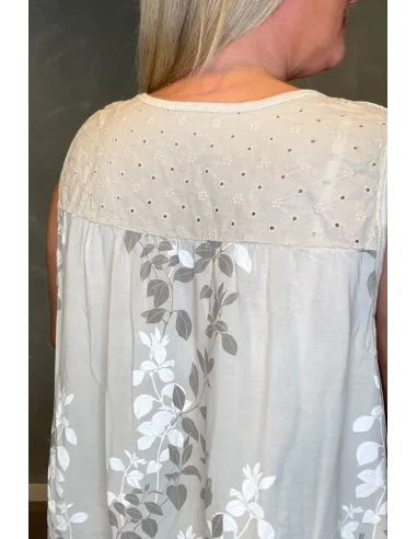 Beige tunika med blomsterprint og broderi detaljer ved udskæringen