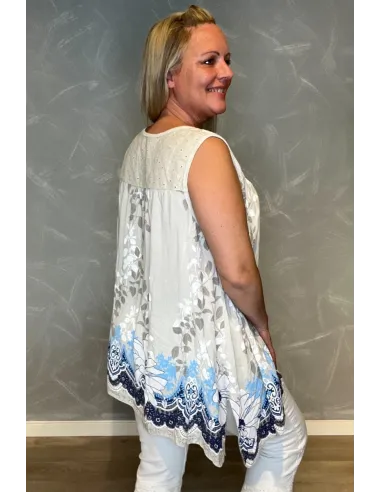 Beige tunika med blomsterprint og broderi detaljer ved udskæringen