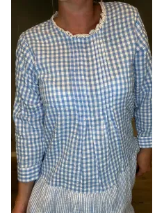 Blå ternet bluse med lag og blonde til kvinder – Design by Tippy 2