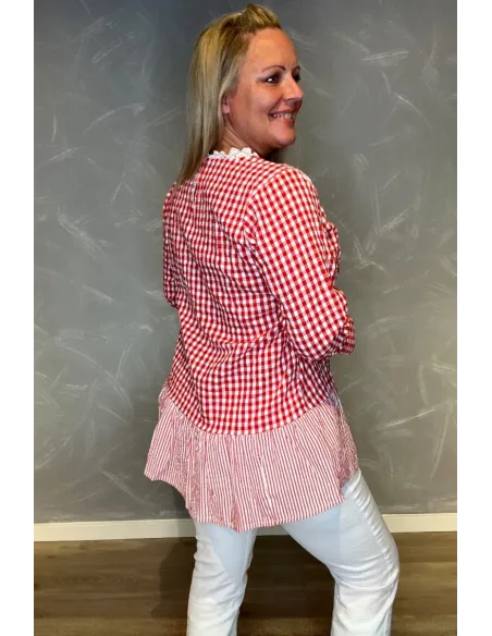Rød ternet bluse med lag og blonde til kvinder – Design by Tippy