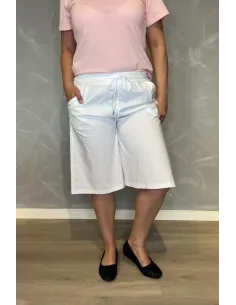 Hvide shorts med taljebånd og skrålommer