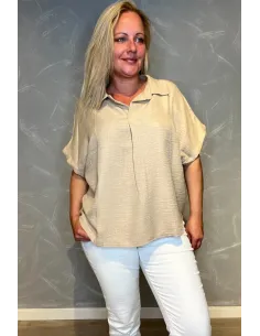 fronten af en brun polo bluse