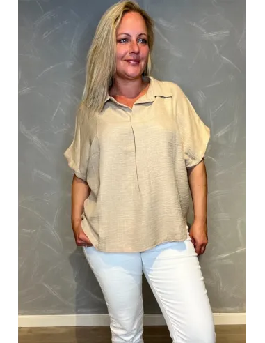 fronten af en brun polo bluse