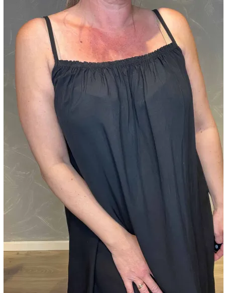 Elastisk top på sort kjole – TIPPY