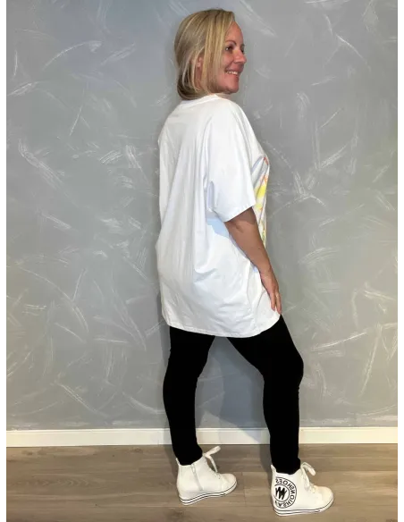 Bagside af oversize t-shirt med trendy pasform