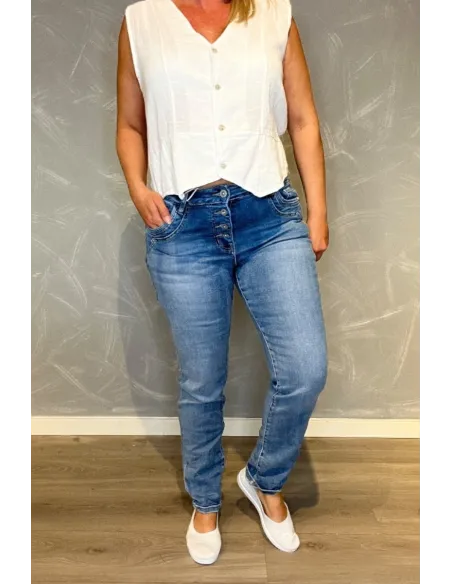 "Lys denim slim fit jeans til kvinder fra Karostar - TIPPY"