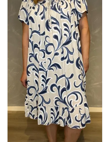 Nærbillede af blåt print på kjole – TIPPY