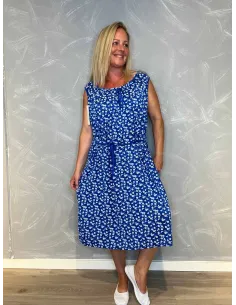 Blå kjole med blomsterprint og bindebånd til kvinder – TIPPY Collection 2